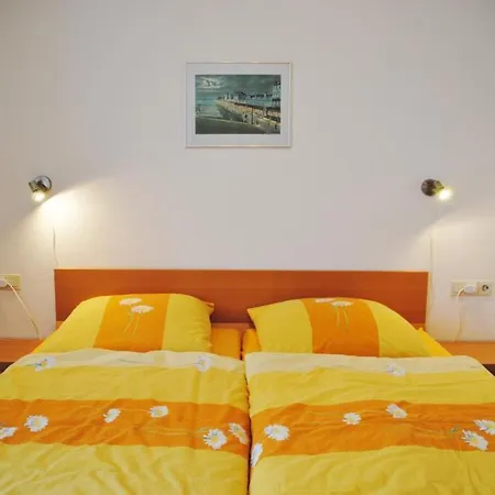 Haus Sieben 7 Roonstrasse 3